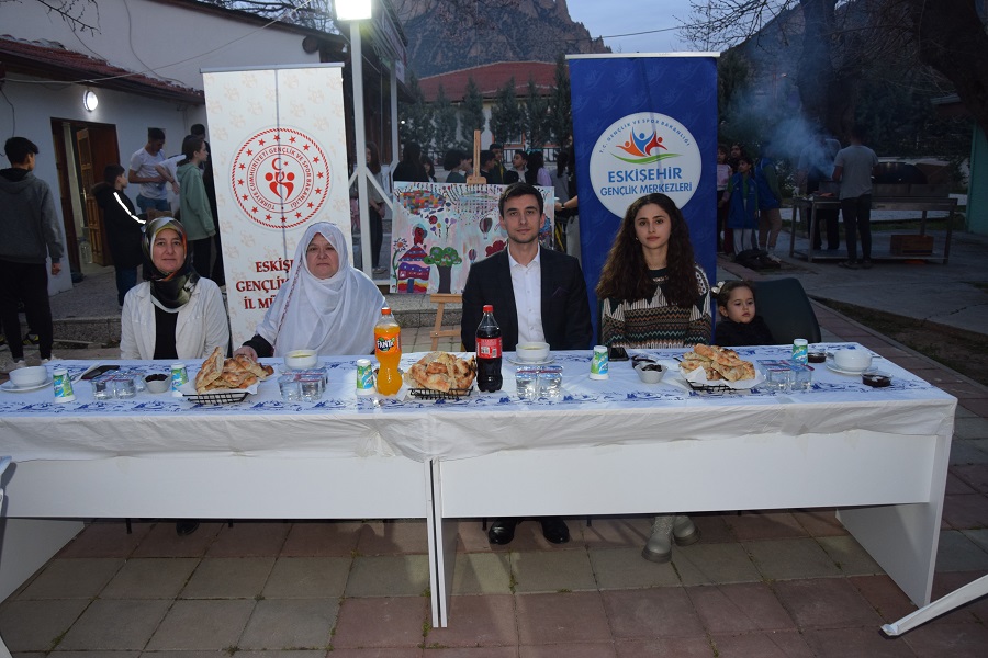 Gençlik Merkezinde İftar Gerçekleştirildi